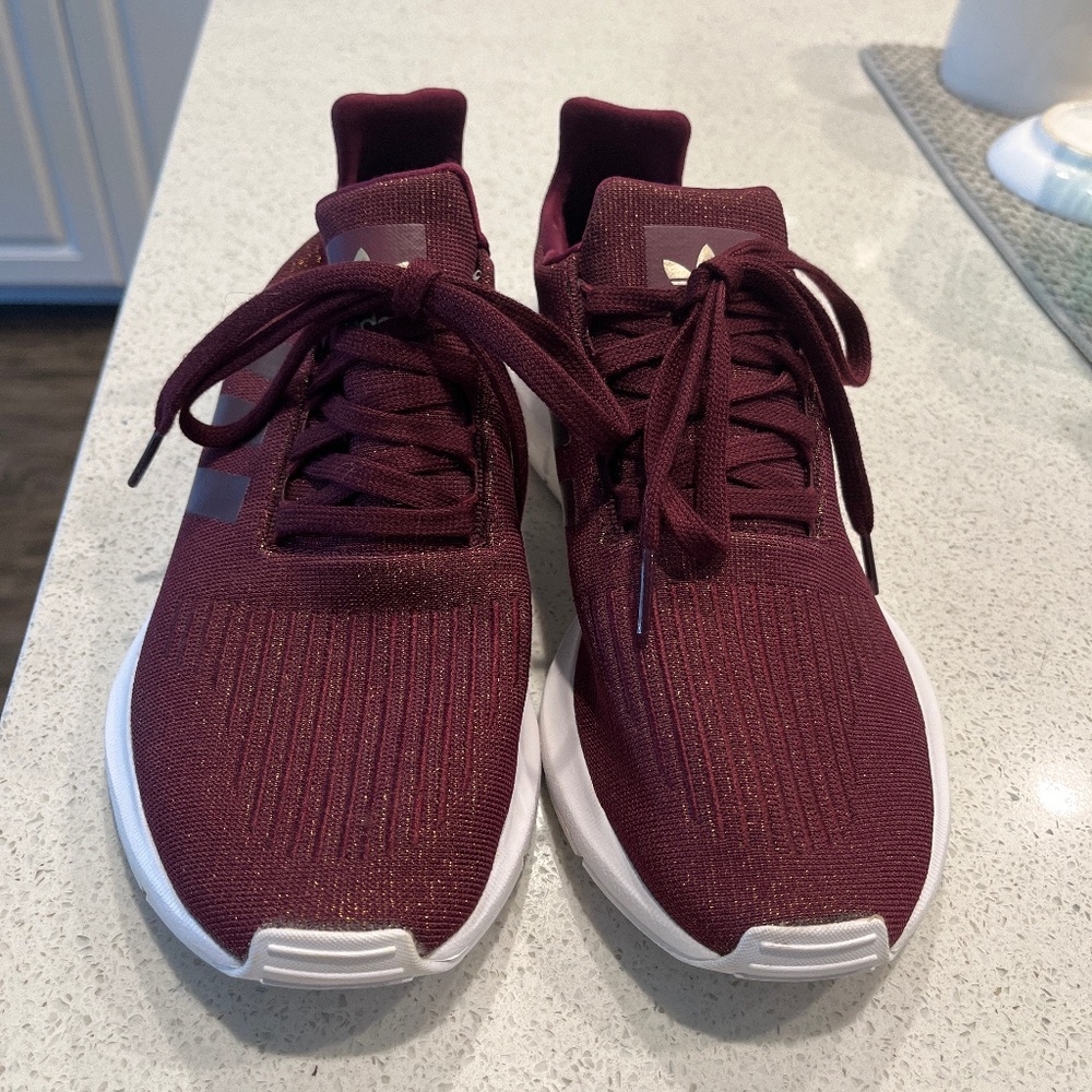 adidas swift run shoes in burgundy with gold glitter